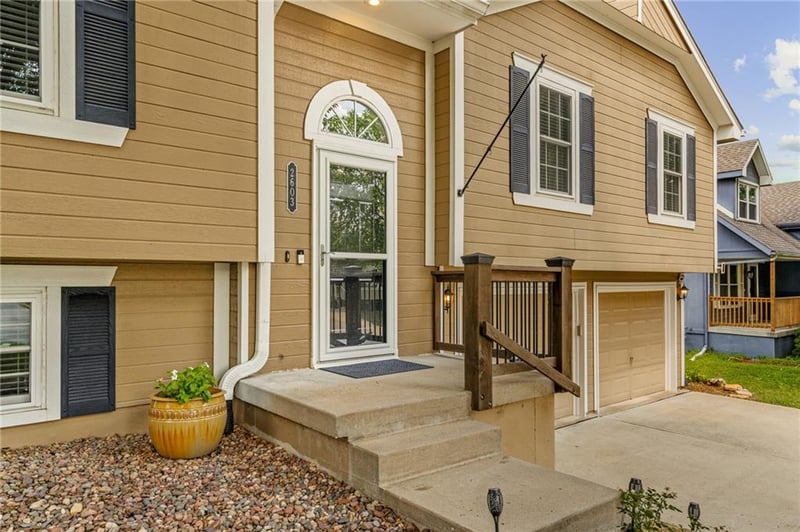 2603 NE Springbrook St, Blue Springs, MO 64014
