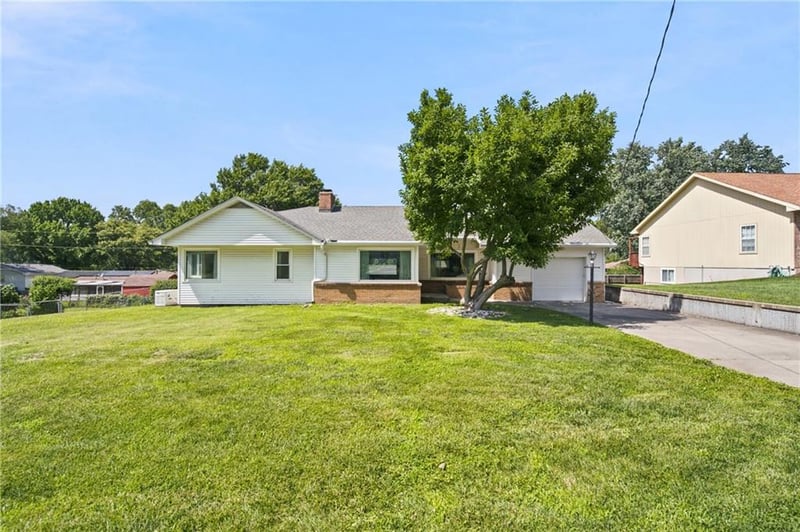 1830 Shawnee St, Leavenworth, KS 66048