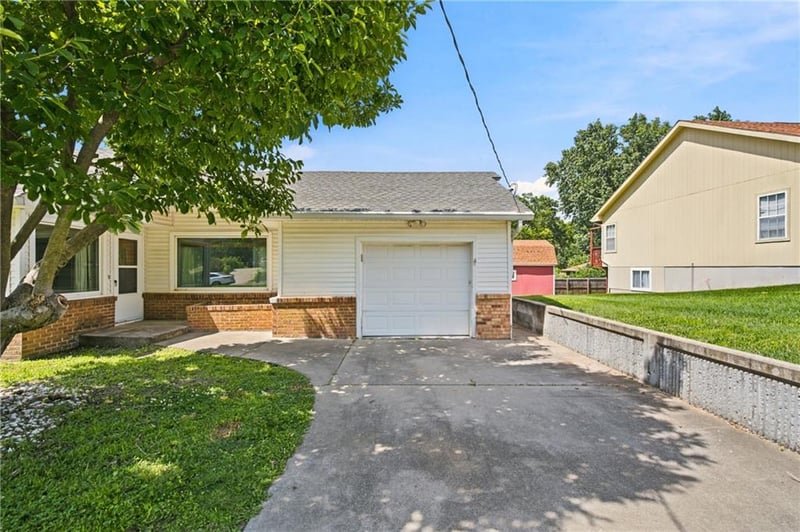 1830 Shawnee St, Leavenworth, KS 66048