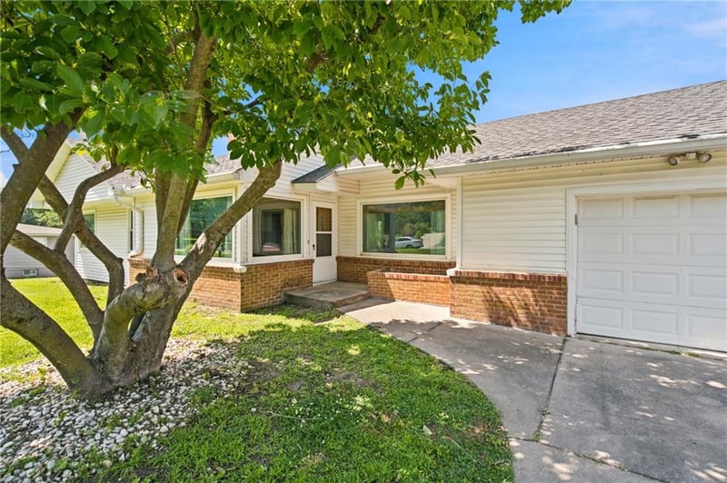 1830 Shawnee St, Leavenworth, KS 66048