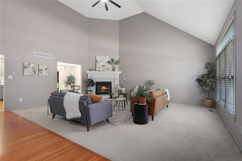 1400 Pacific Dr, Lee's Summit, MO 64081