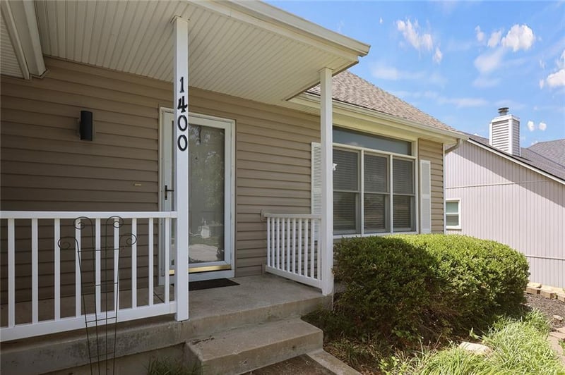1400 Pacific Dr, Lee's Summit, MO 64081