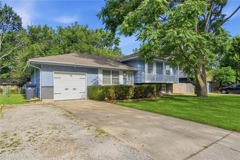 100 Alderson Pl, Lee's Summit, MO 64063