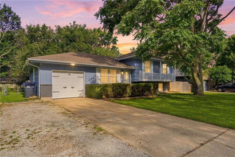 100 Alderson Pl, Lee's Summit, MO 64063