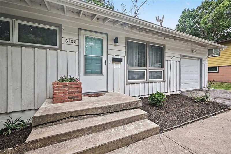 6108 Howard Ave, Kansas City, MO 64118