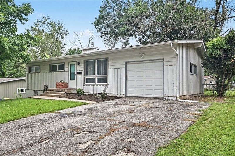 6108 Howard Ave, Kansas City, MO 64118
