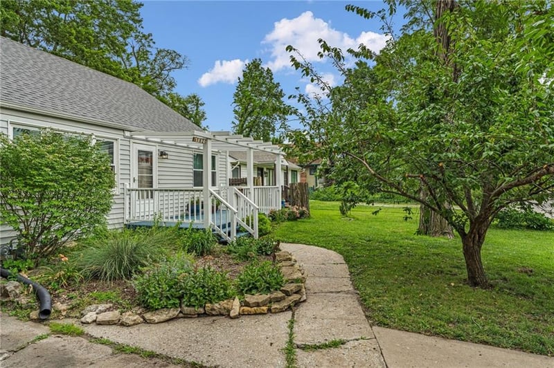 1820 Vermont St, Lawrence, KS 66044