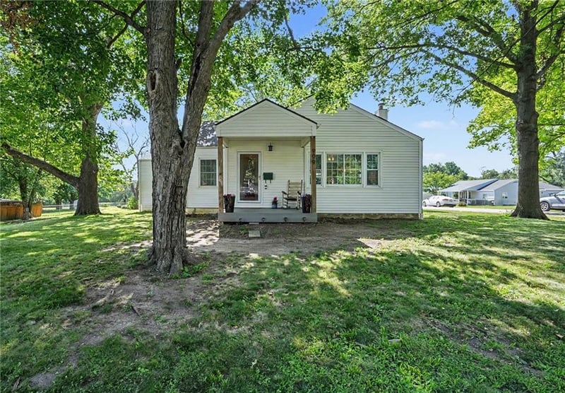 909 Pawnee Dr, Paola, KS 66071