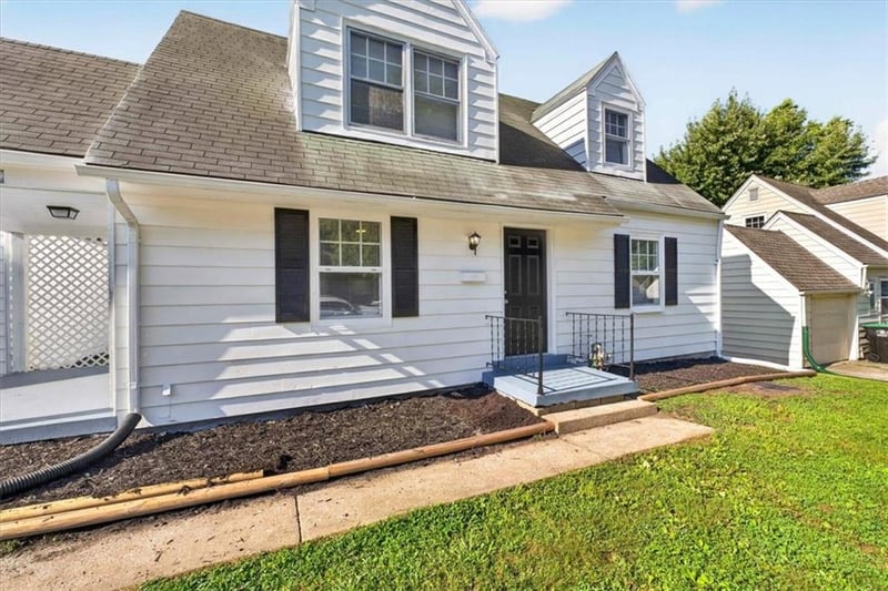 1319 W 29th St S, Independence, MO 64052