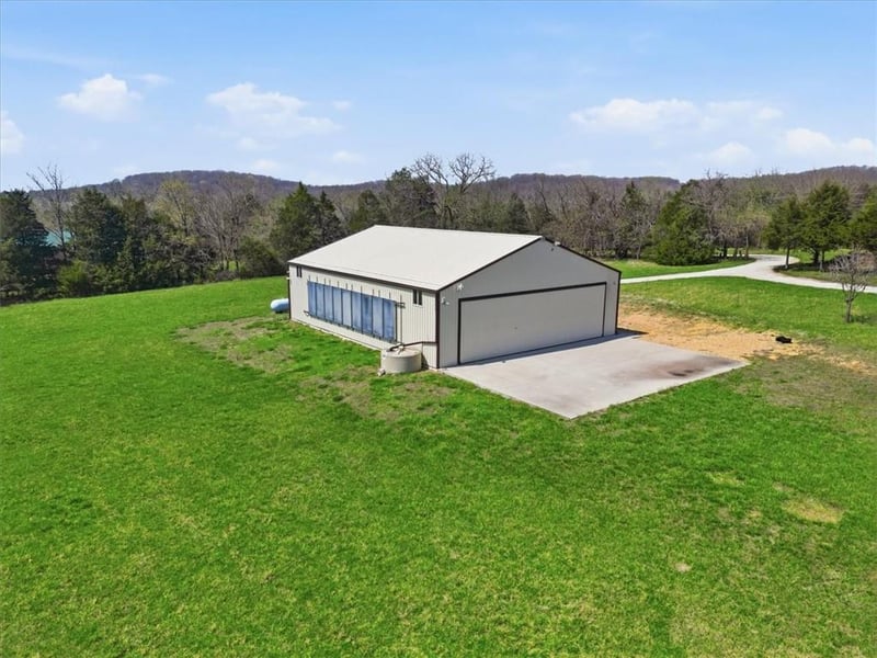 21756 Flippin Rd, Warsaw, MO 65355