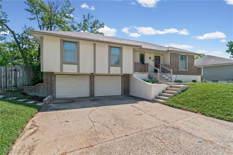 1008 23rd St, Blue Springs, MO 64015
