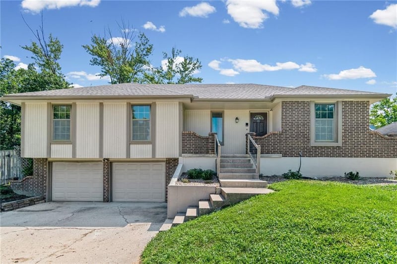 1008 23rd St, Blue Springs, MO 64015