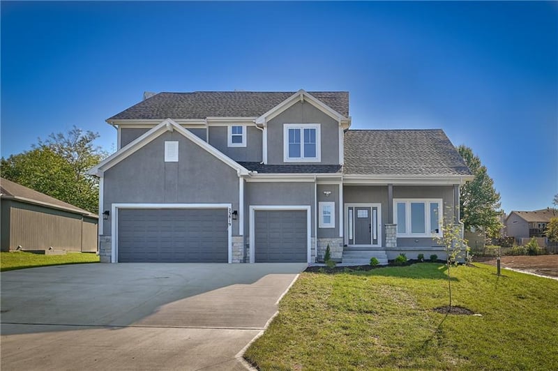 6004 Apache Dr, Shawnee, KS 66226