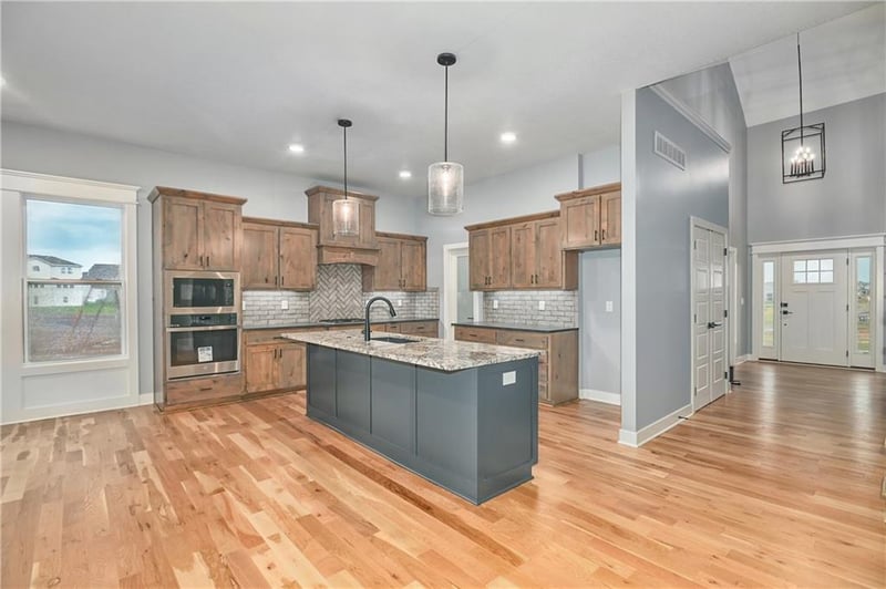 6004 Apache Dr, Shawnee, KS 66226