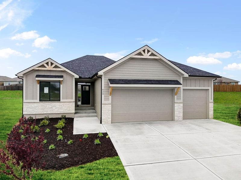 8000 Hoot Owl St, Blue Springs, MO 64014