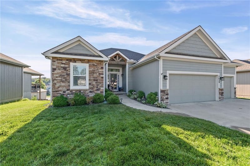 7629 Kensington Ave, Kansas City, MO 64119
