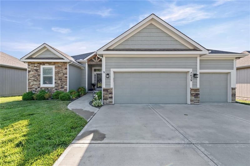 7629 Kensington Ave, Kansas City, MO 64119