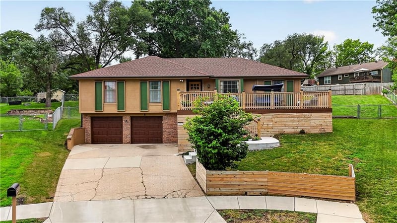 11925 49th Ter, Shawnee, KS 66216