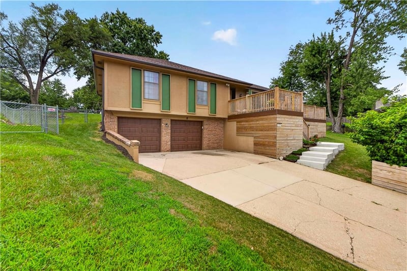 11925 49th Ter, Shawnee, KS 66216