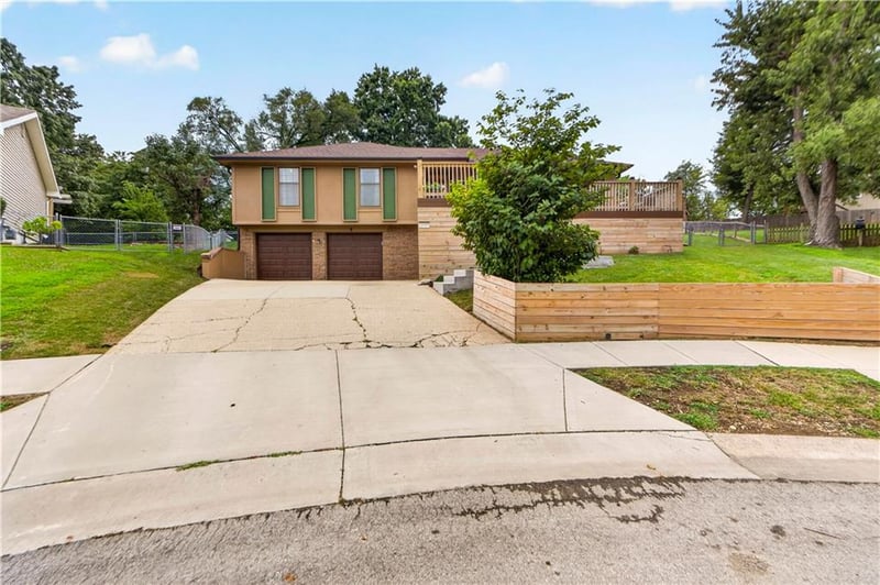 11925 49th Ter, Shawnee, KS 66216