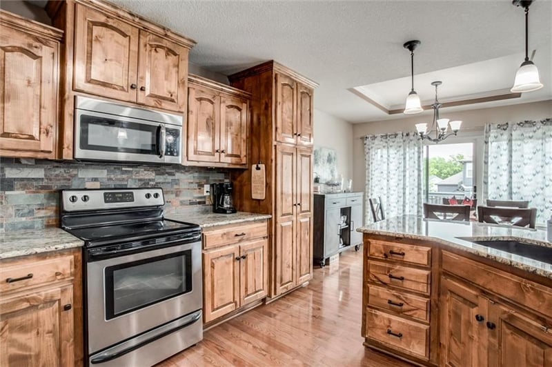 8829 Essex Dr, Kansas City, MO 64156