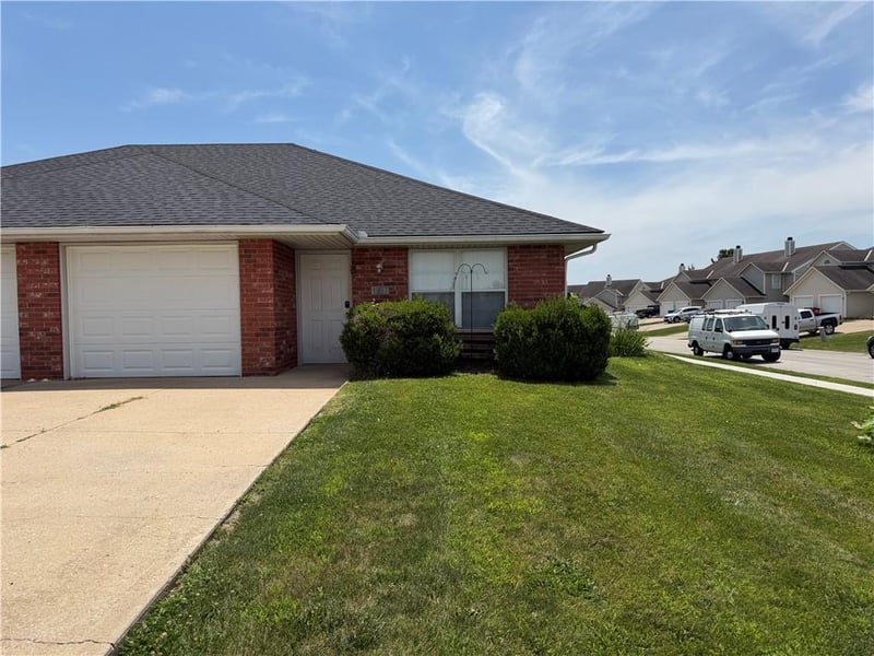 165 - 167 Woodbury Dr, Grain Valley, MO 64029