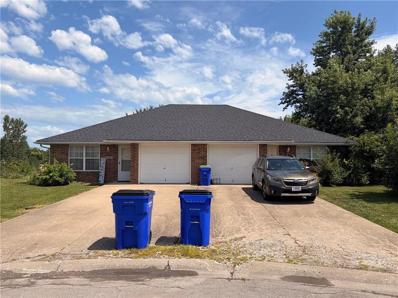 1258 Woodbury Ct, Grain Valley, MO 64029