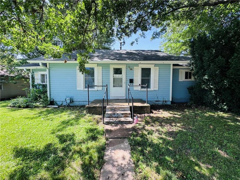 316 8th Ave, Garnett, KS 66032