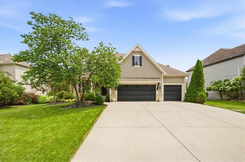 9307 W 155th Ct, Overland Park, KS 66221
