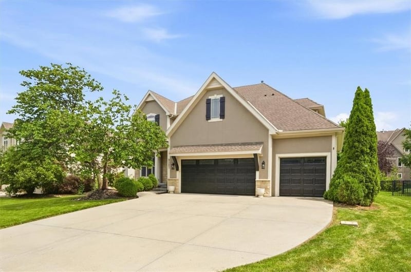 9307 W 155th Ct, Overland Park, KS 66221