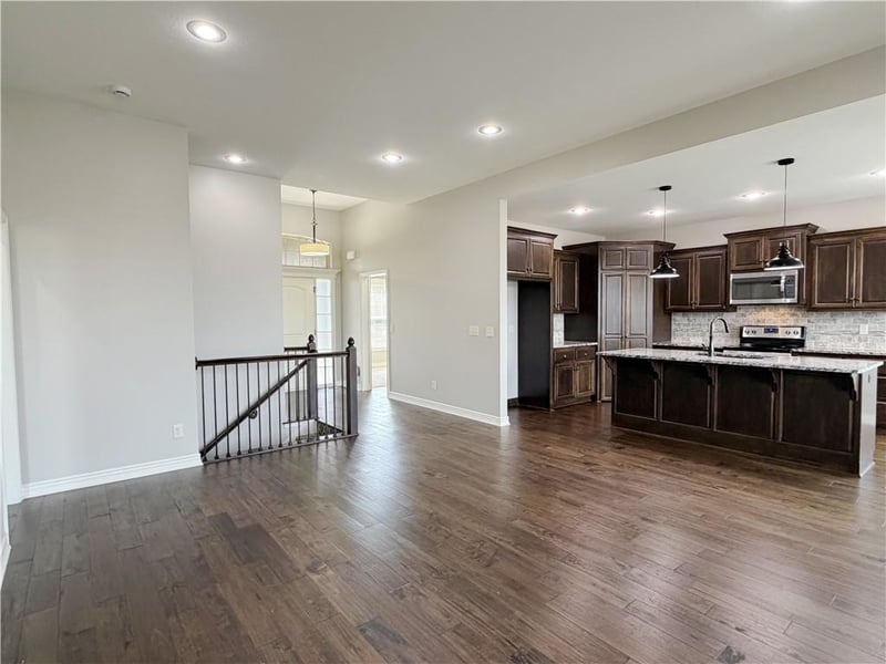 1029 Copperwood Dr, Lee's Summit, MO 64086
