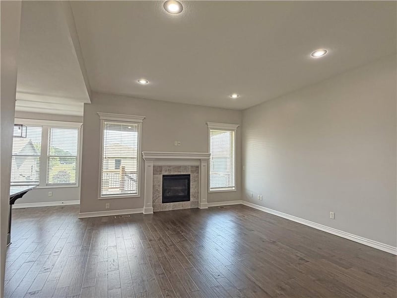 1029 Copperwood Dr, Lee's Summit, MO 64086