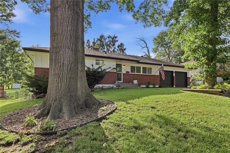 6426 Harvard Ave, Raytown, MO 64133