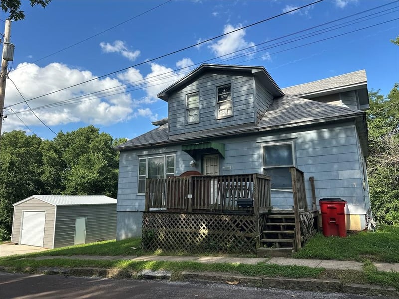 135 11th St, Lexington, MO 64067