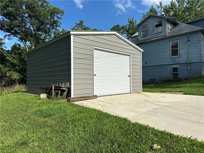 135 11th St, Lexington, MO 64067