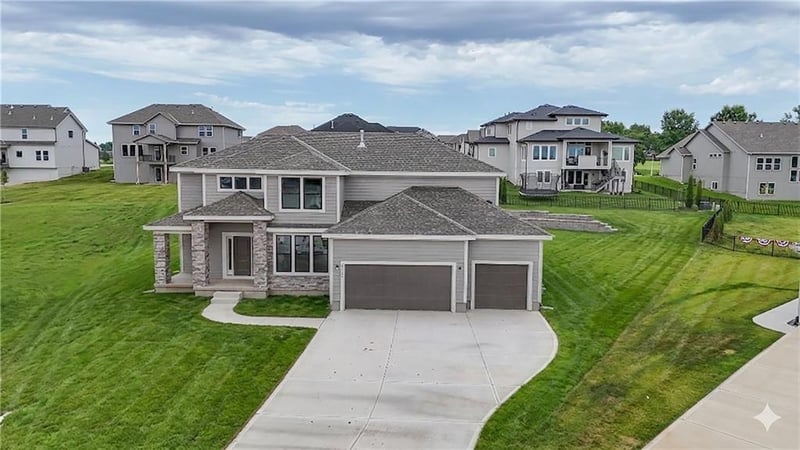 23822 Clear Creek Pw, Shawnee, KS 66226
