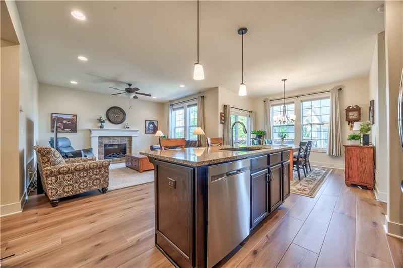 23728 92nd Ter, Lenexa, KS 66227