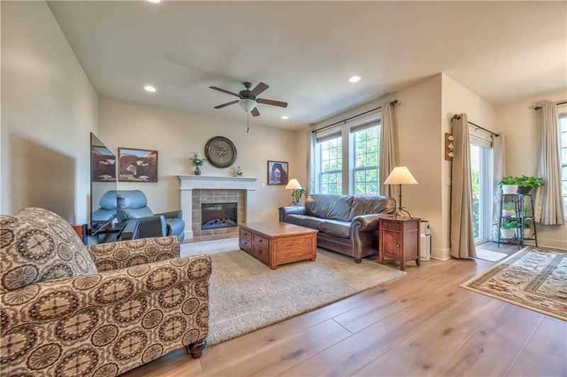 23728 92nd Ter, Lenexa, KS 66227