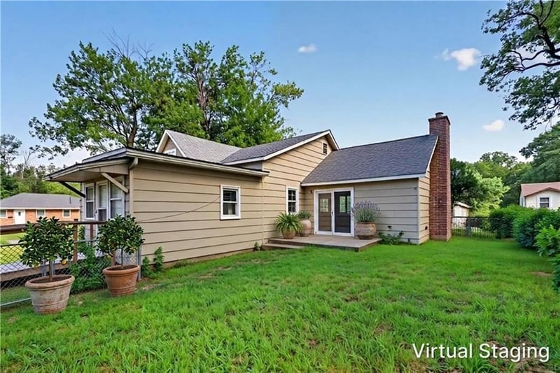935 Walnut St, Nevada, MO 64772
