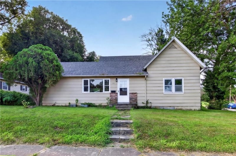 935 Walnut St, Nevada, MO 64772