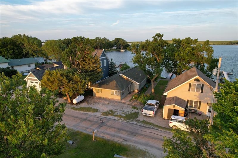 132 Kahola Rd, Council Grove, KS 66846