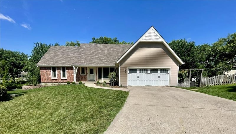 6334 108th St, Overland Park, KS 66211
