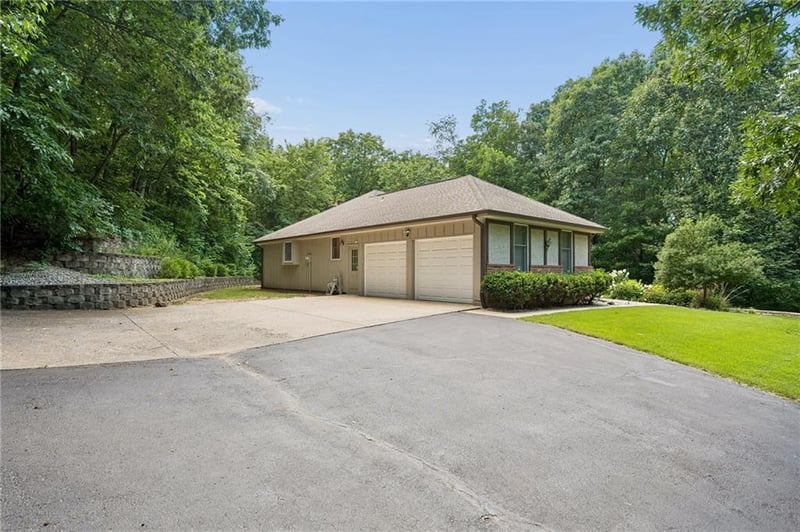13875 67th St, Shawnee, KS 66216