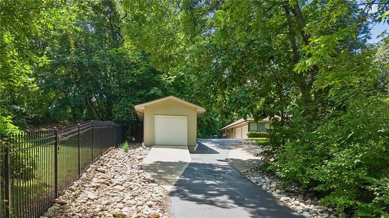 13875 67th St, Shawnee, KS 66216