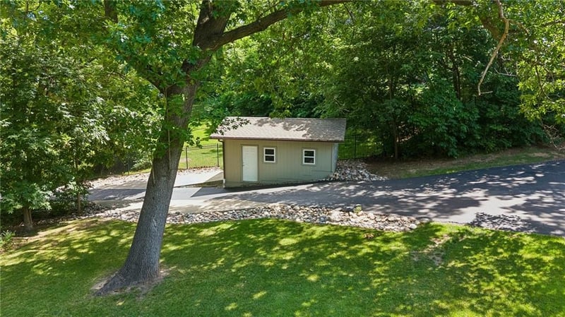 13875 67th St, Shawnee, KS 66216