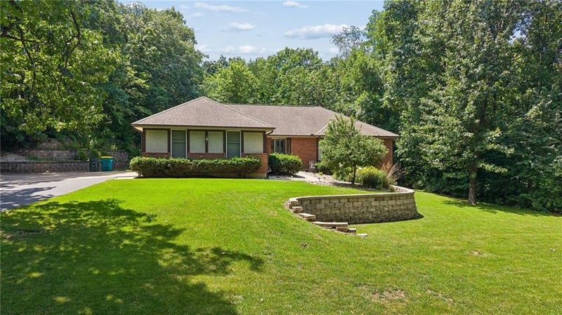 13875 67th St, Shawnee, KS 66216