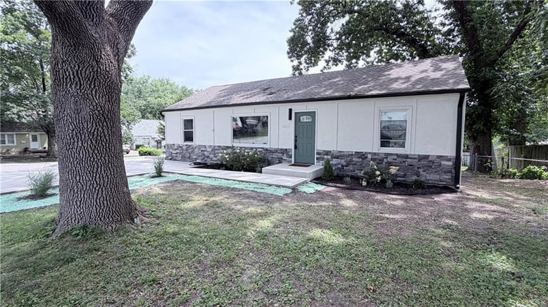 5628 Melrose Ln, Shawnee, KS 66203