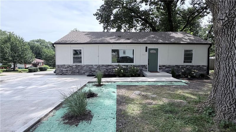5628 Melrose Ln, Shawnee, KS 66203