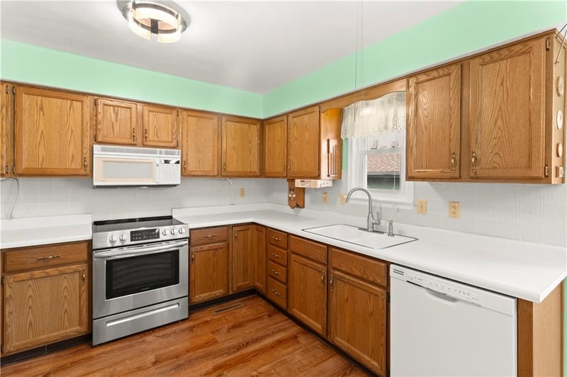 11813 47th Ter, Kansas City, MO 64133