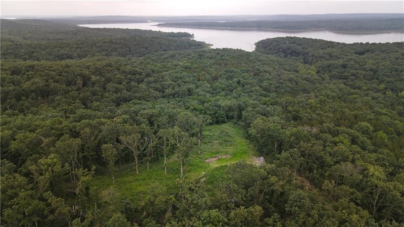 942 1125 Private Rd, Deepwater, MO 64740